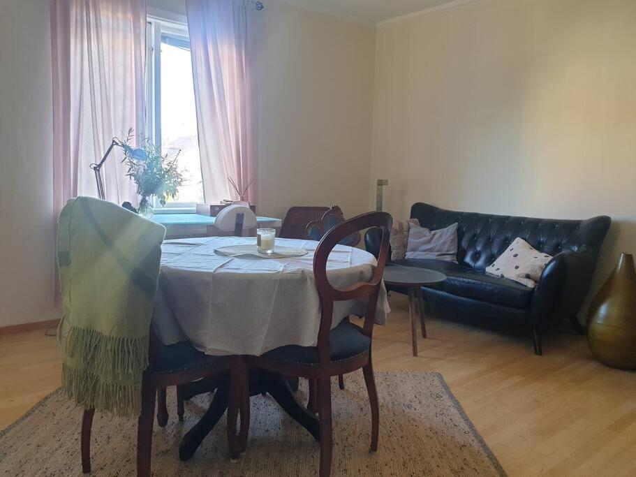 Centrala Stan- 2-Rums Gaestsvit, Perfekt Foer Kollegor Som Oenskar Separata Rum Umeå Dış mekan fotoğraf