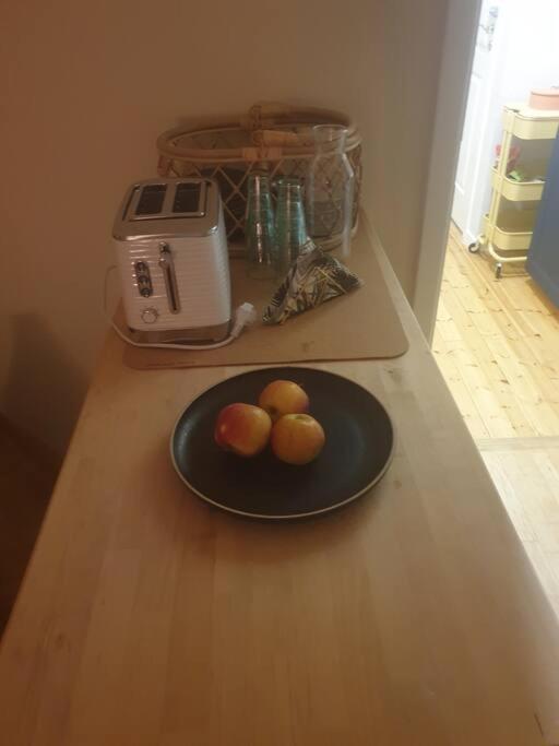 Centrala Stan- 2-Rums Gaestsvit, Perfekt Foer Kollegor Som Oenskar Separata Rum Umeå Dış mekan fotoğraf